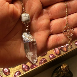 Pendule en Cristal de Roche et Howlite